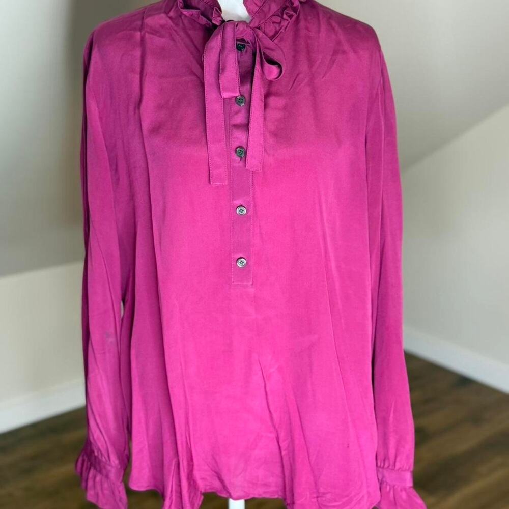 Vintage J.Crew 100% silk blouse with tie neck and ruffle details.